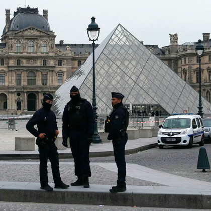 Лувр взялся за обновление системы безопасности