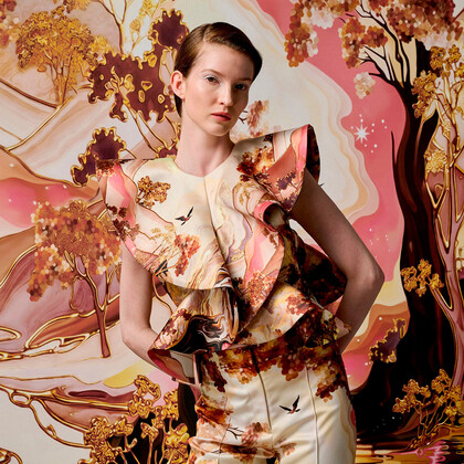 Mary Katrantzou представила коллекцию Resort 2027, вдохновлённую древнегреческими мифами
