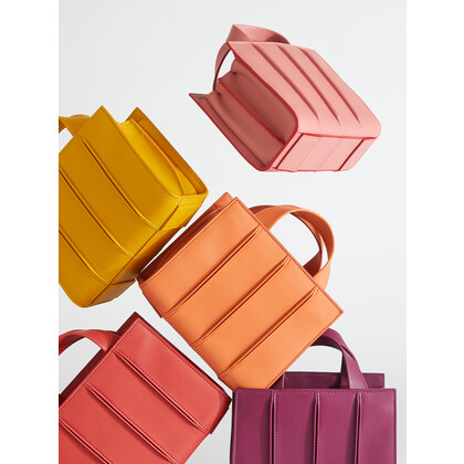 Max Mara обновили дизайн сумки Whitney в честь юбилея музея