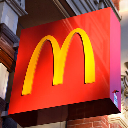 McDonald's уходит из России, но может открыться под новым брендом