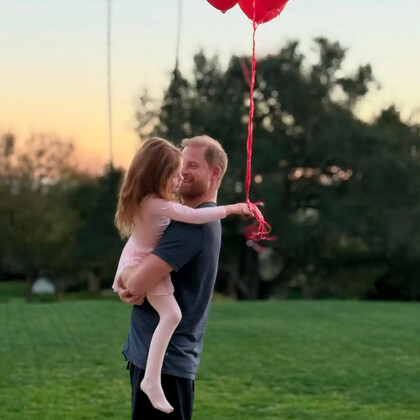 Меган Маркл показала редкое фото дочери Лилибет в День святого Валентина