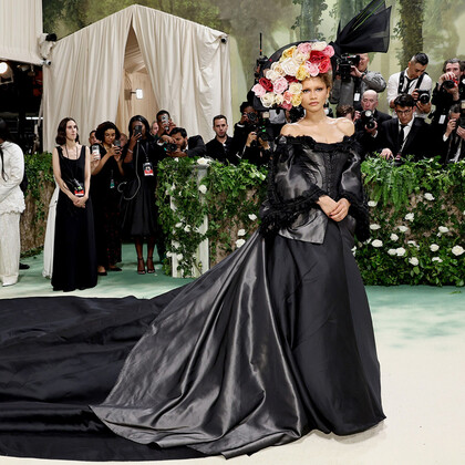 Удивили так удивили: самые яркие образы звёзд на Met Gala 2024