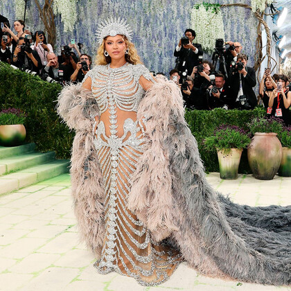 Звёздные гости и лучшие образы Met Gala 2026