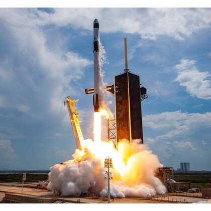 NASA заморозило контракт со SpaceX через две недели после подписания