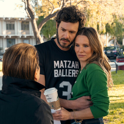 Netflix продлил романтическую комедию «Никто этого не хочет» на третий сезон