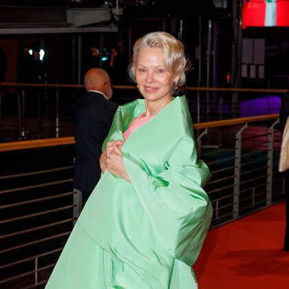 Памела Андерсон задала весеннее настроение на красной дорожке Берлинского кинофестиваля