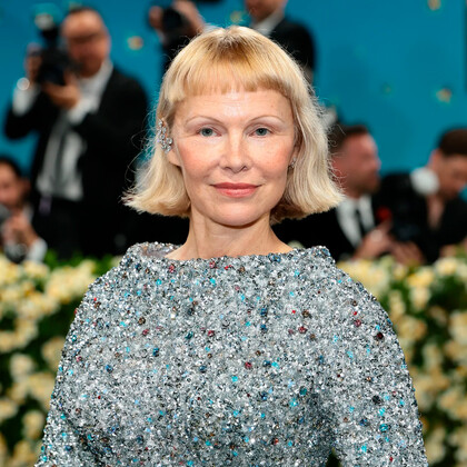 Памела Андерсон шокировала гостей Met Gala 2025 радикальной стрижкой