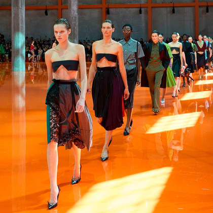 Prada представили коллекцию весна-лето 2026 со смелыми акцентами