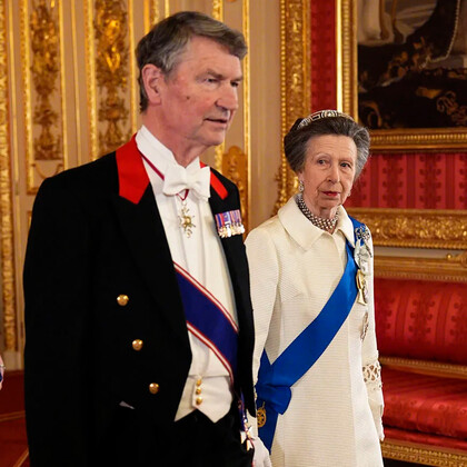 Принцесса Анна вышла в платье, которому почти 60 лет