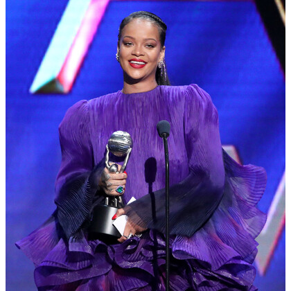 Рианна получила премию NAACP Image Awards за благотворительность