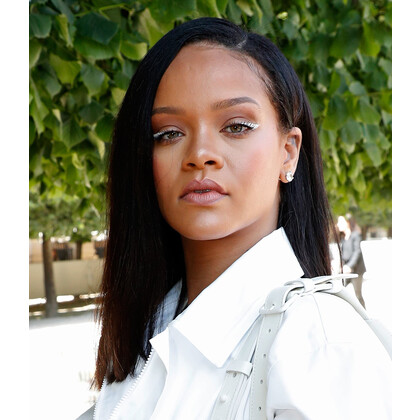 Fenty Beauty Рианны теперь будет выпускать парфюмерию