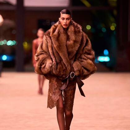 Saint Laurent осень 2026: отмечаем 60-летие женского смокинга