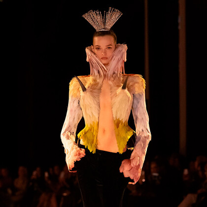 Дэниел Розберри усиливает позиции Schiaparelli: кутюр как зрелище и вызов