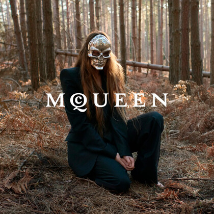 Шон МакГир показал первые кадры дебютной коллекции для Alexander McQueen
