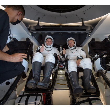 SpaceX Crew Dragon вернулся на Землю с астронавтами и побил рекорд