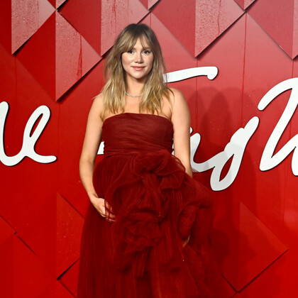 Сьюки Уотерхаус выбрала простое платье от H&M для церемонии Fashion Awards 2023