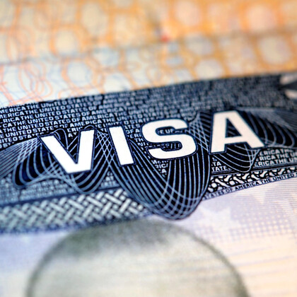 США поставили на паузу выдачу виз для граждан 75 стран