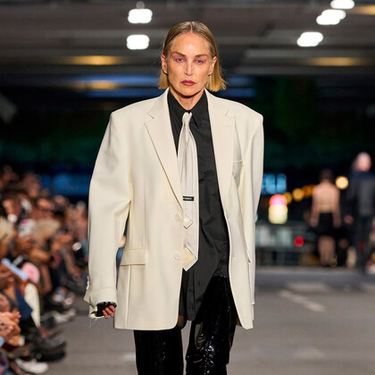 Vetements весна/лето 2027: почему офисный дресс-код больше не работает