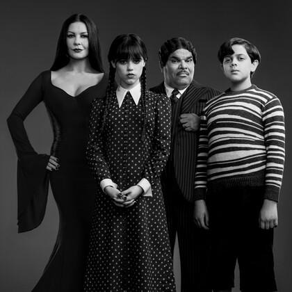Появилось первое фото к сериалу «Уэнсдэй» про семейку Аддамс от Тима Бёртона