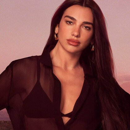 Дуа Липа стала лицом нового аромата от YSL Beauty