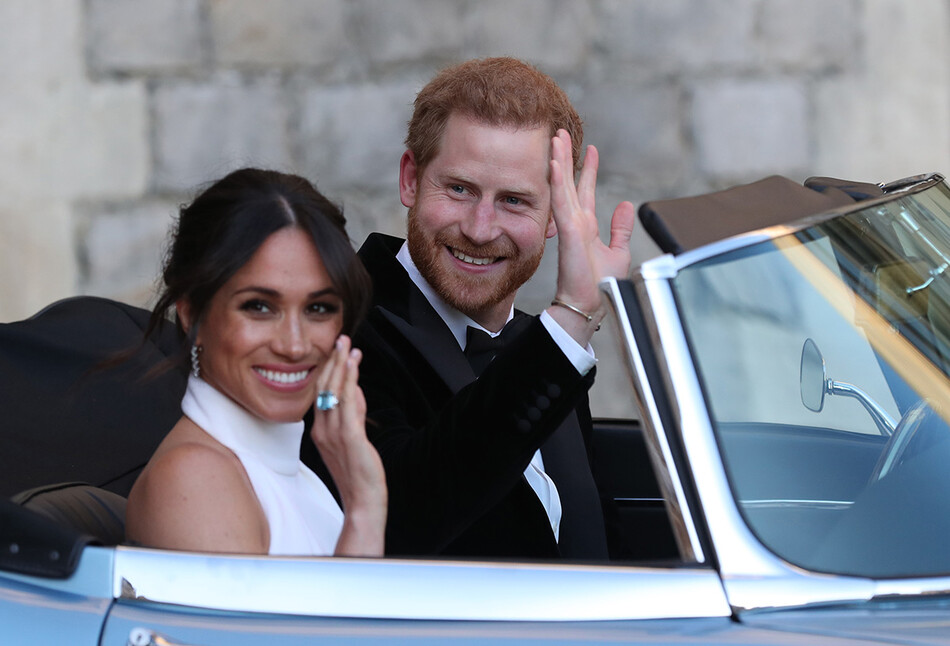 Герцогиня Сассекская и принц Гарри, герцог Сассекский покидают Виндзорский замок после их свадьбы 19 мая 2018 года в Виндзоре, Англия