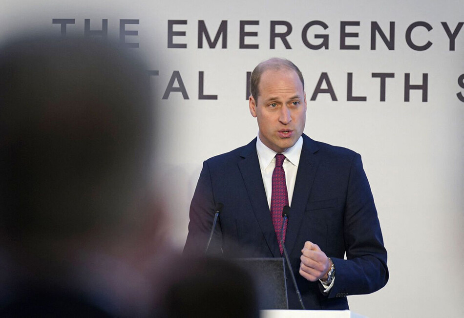 Принц Уильям, герцог Кембриджский выступает перед участниками симпозиума служб экстренной помощи Королевского фонда по психическому здоровью в Camden HouseLABS Triangle 25 ноября 2021 года в Лондоне, Англия