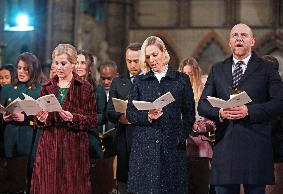 Софи, графиня Уэссекса, Зара и Майк Тиндалл принимают участие концерте &laquo;Королевских гимнах - вместе на Рождество&raquo; 8 декабря 2021 года в Лондоне, Англия