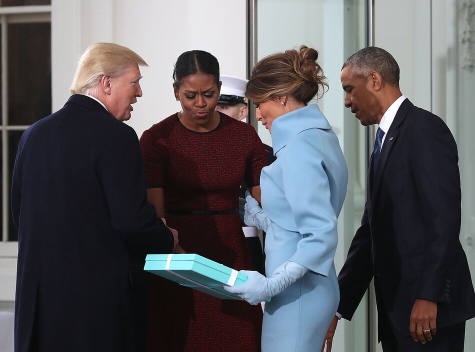 Мишель Обама и Мелания Трамп подарок