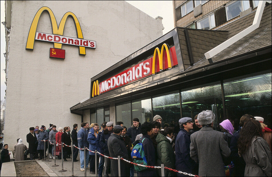 Открытие первого ресторана&nbsp;McDonald's в Москве на Пушкинской площади в 1990 году