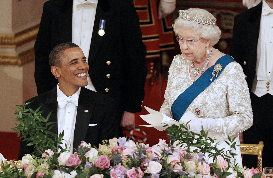 Барак Обама с королевой Елизаветой II на государственном банкете в Букингемском дворце 24 мая 2011 года&nbsp;