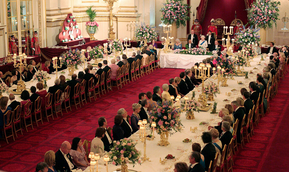 Удивительное правило обеденного стола королевы, которому должны следовать все гости