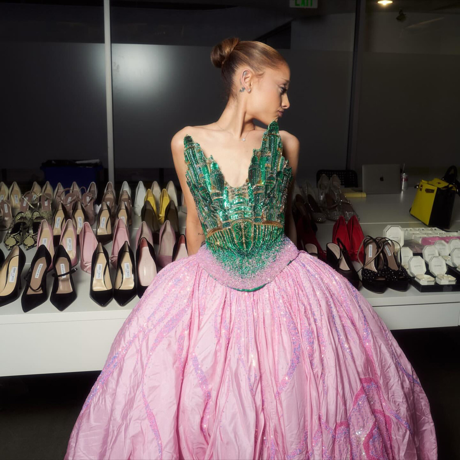 Ариана Гранде в Rahul Mishra Couture — самый эффектный образ волшебницы