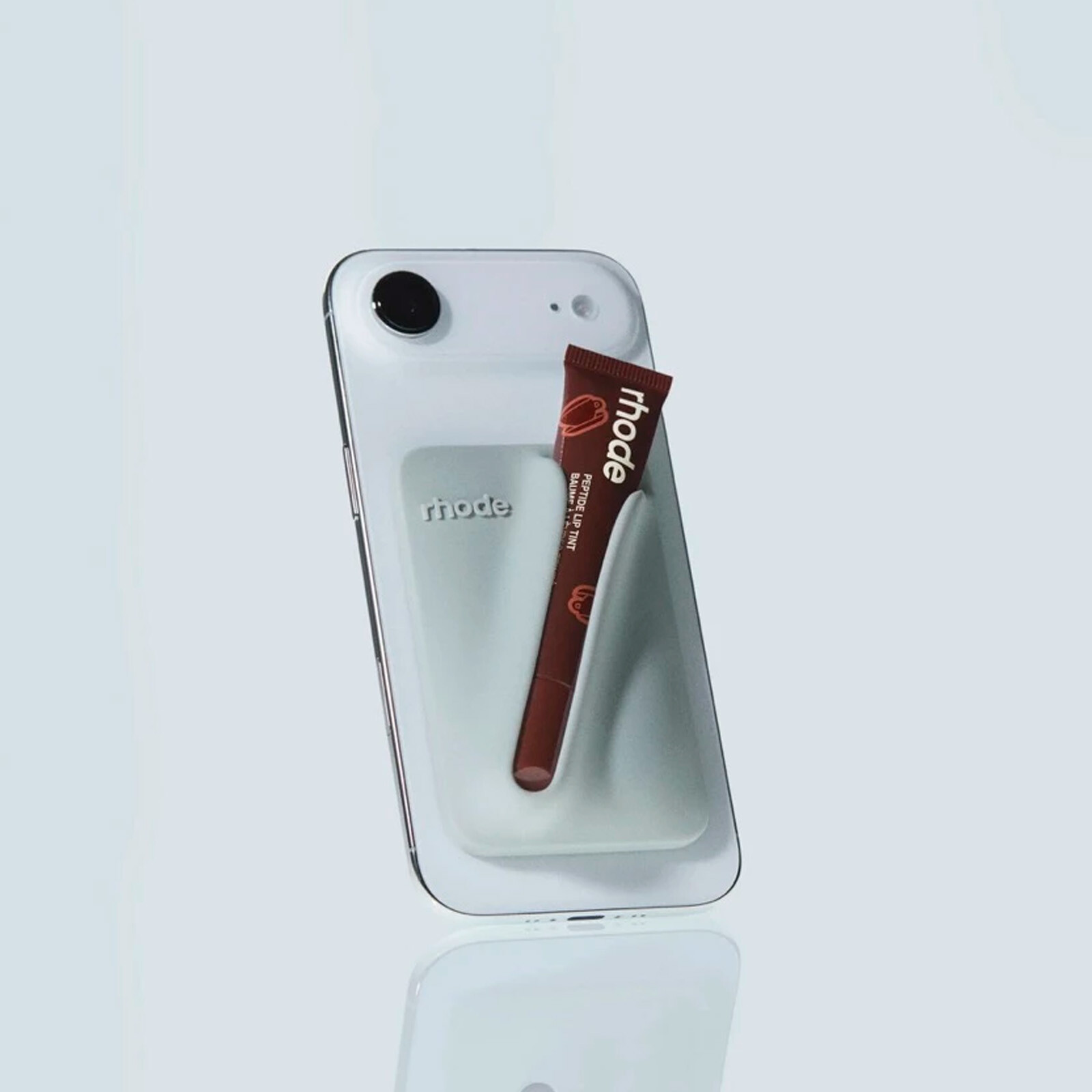 Rhode представит лимитированную коллекцию The Birthday Edit в честь дня рождения Хейли Бибер