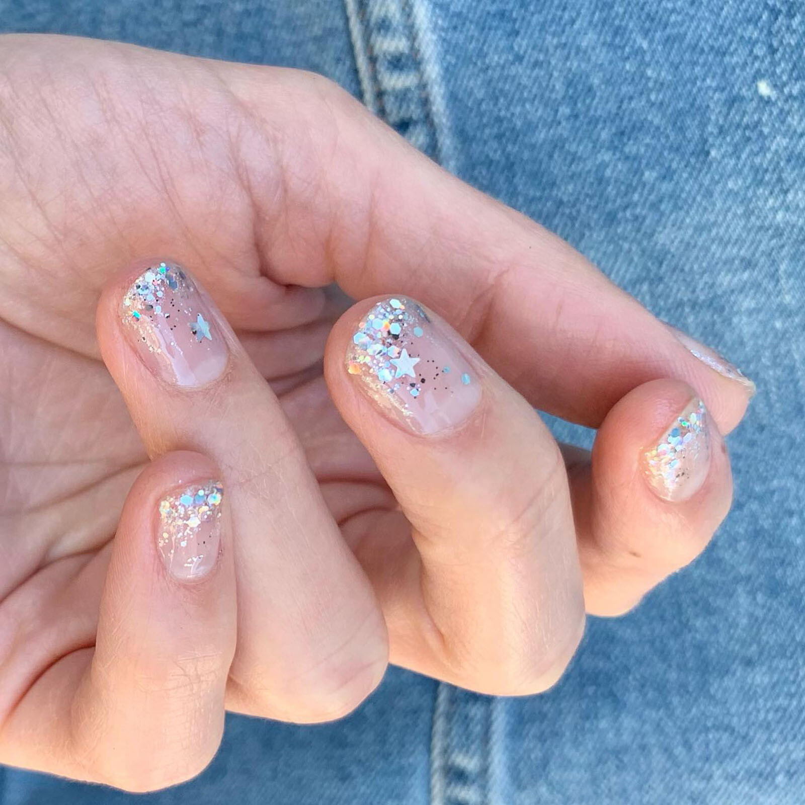 7 трендовых идей маникюра на зиму 2025