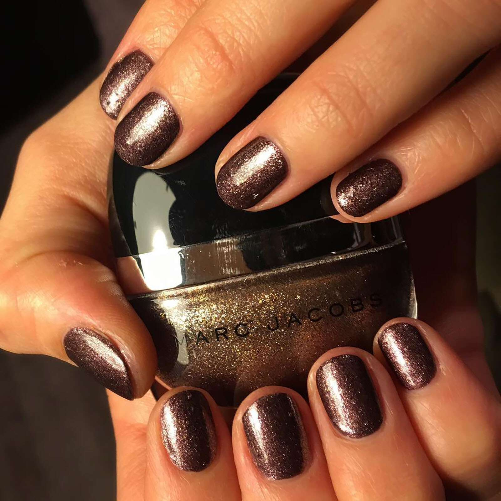 7 трендовых идей маникюра на зиму 2025