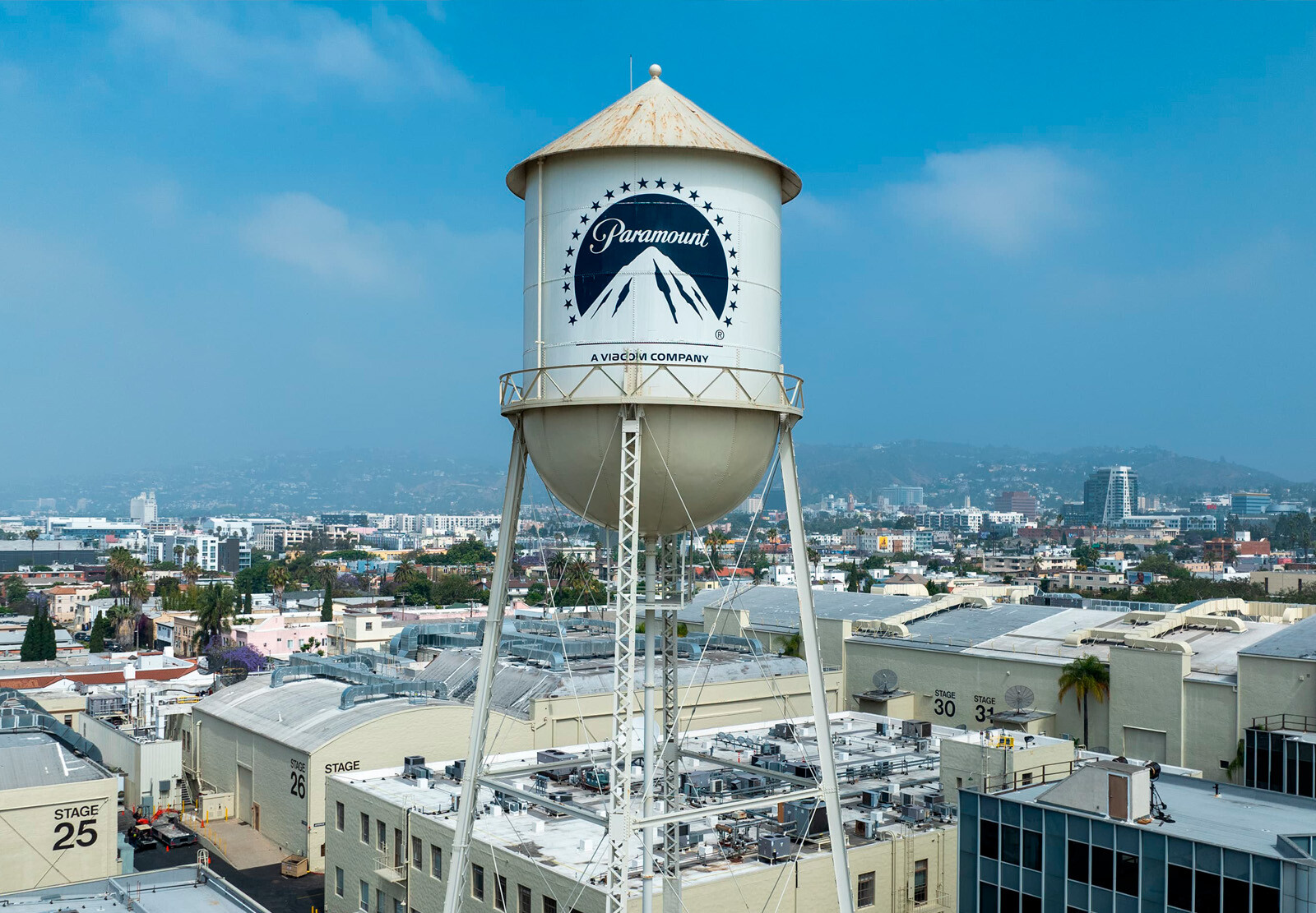 Сиудия Paramount сделала более выгодное предложение Warner Bros., бросив вызов Netflix