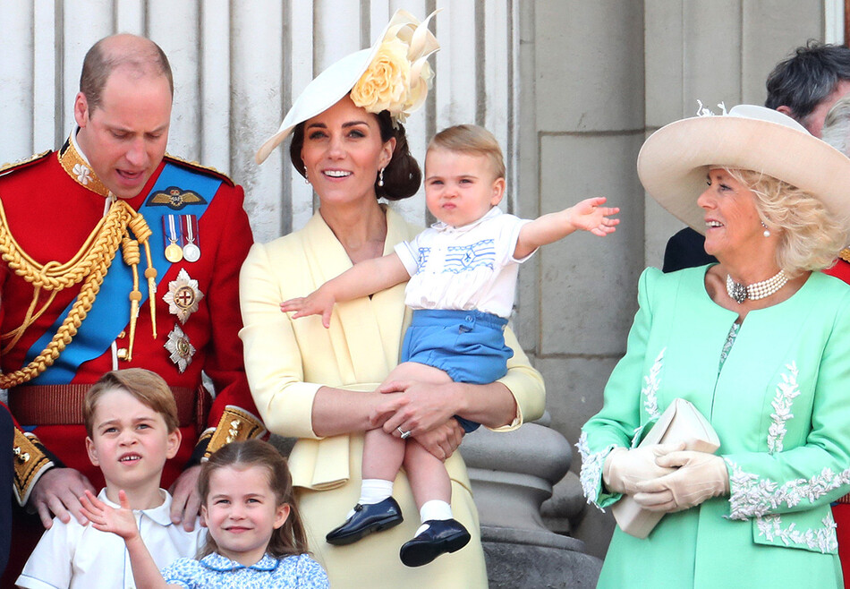 Принц Уильям, Кейт Миддлтон с детьми принцем Джорджем, принцессой Шарлоттой, принцем Луи и&nbsp;Камиллой Паркер-Боулз