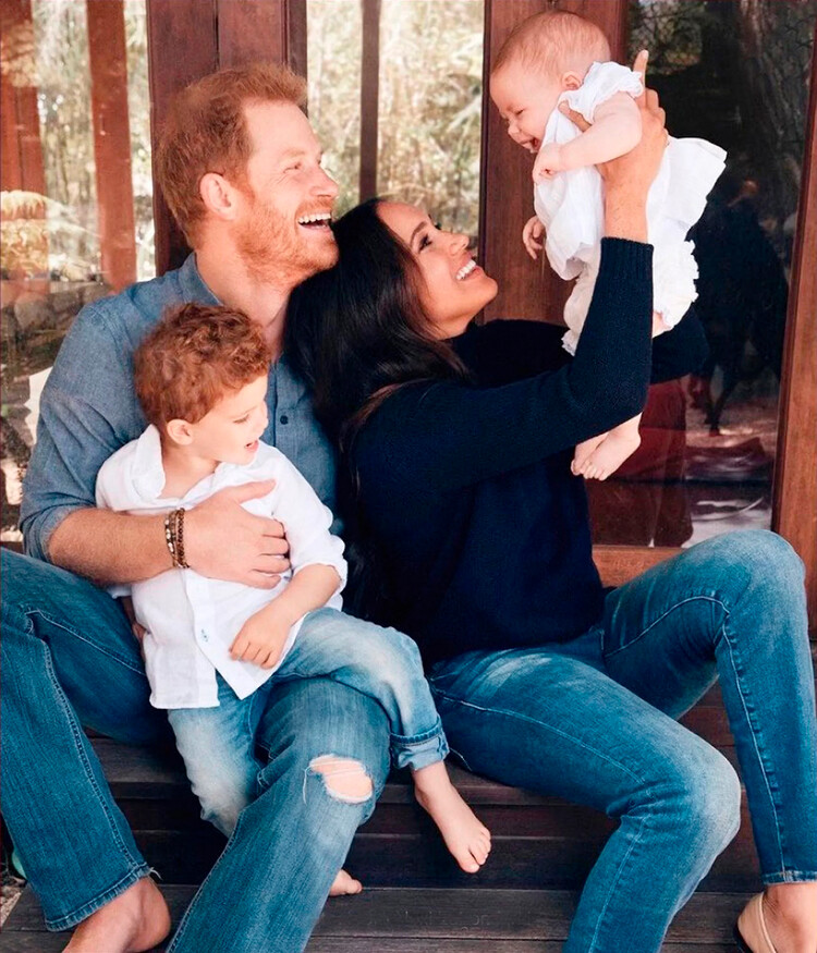 Принц Гарри и Меган Маркл с детьми Арчи и Лилибет, 2021