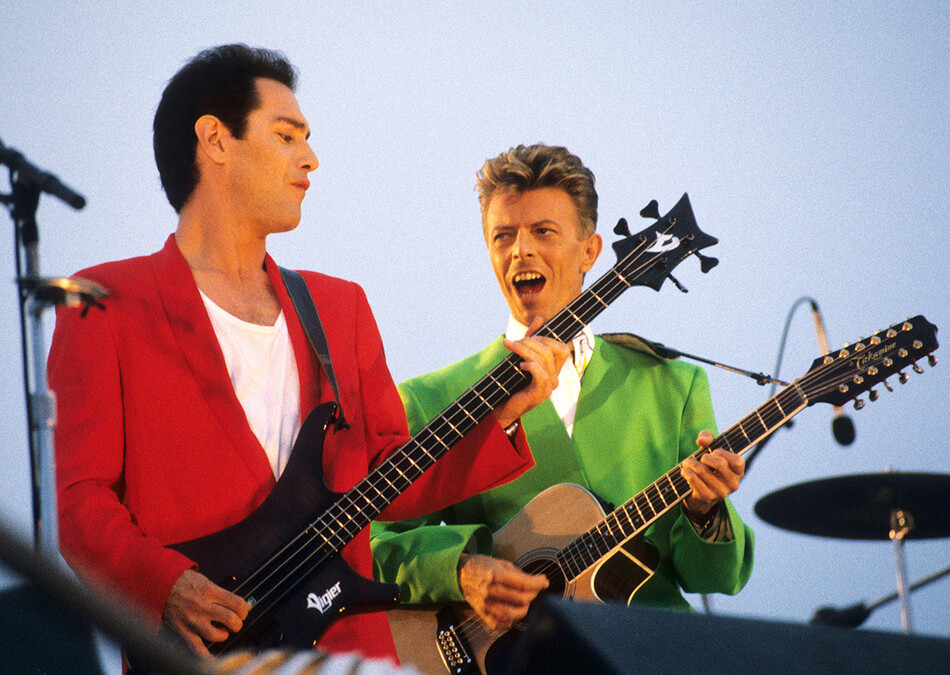 Тони Сейлз и Дэвид Боуи во время концерта Tin Machine на пирсе, 1991 