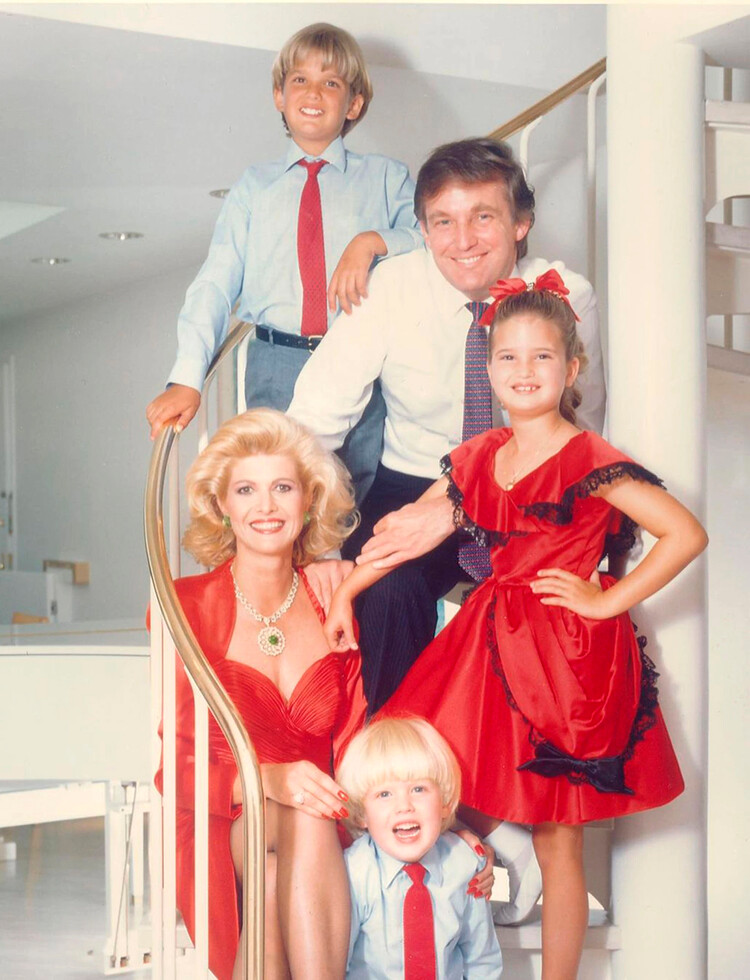 Дональд и&nbsp;Ивана Трамп с детьми