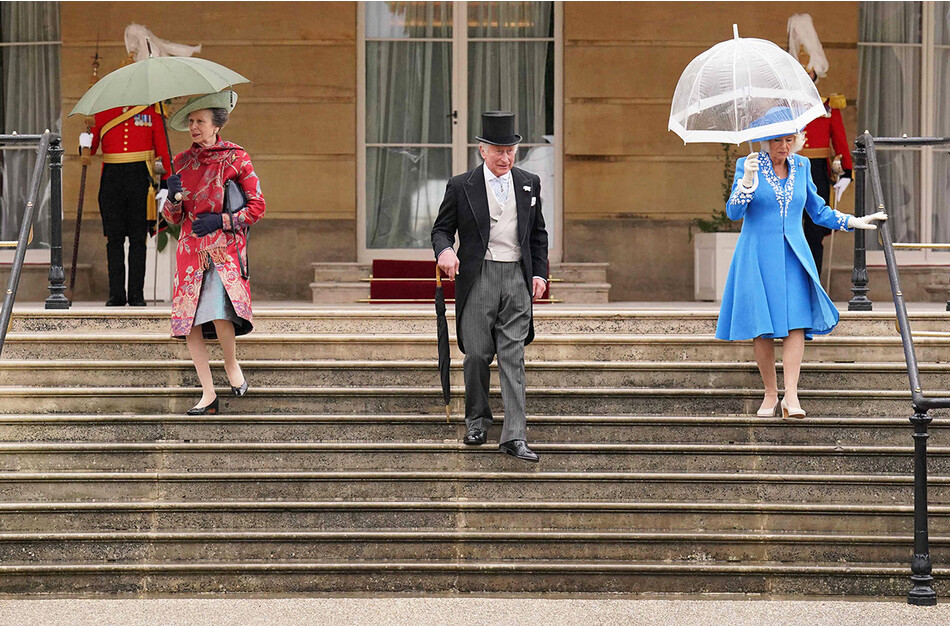 Принцесса Анна, королевская принцесса, принц Чарльз, принц Уэльский и Камилла, герцогиня Корнуольская прибывают на вечеринку в Королевском саду в Букингемский дворец 11 мая 2022 года в Лондоне, Англия