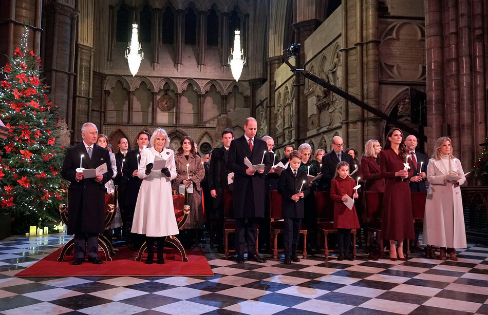 Члены королевской семьи в Вестминстерском аббатстве на концерте &laquo;Королевские гимны: вместе в Рождество&raquo;, 2022