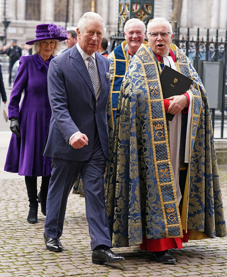 Принц Чарльз и Камилла Паркер-Боулз прибывают на службу Содружества в Вестминстерское аббатство