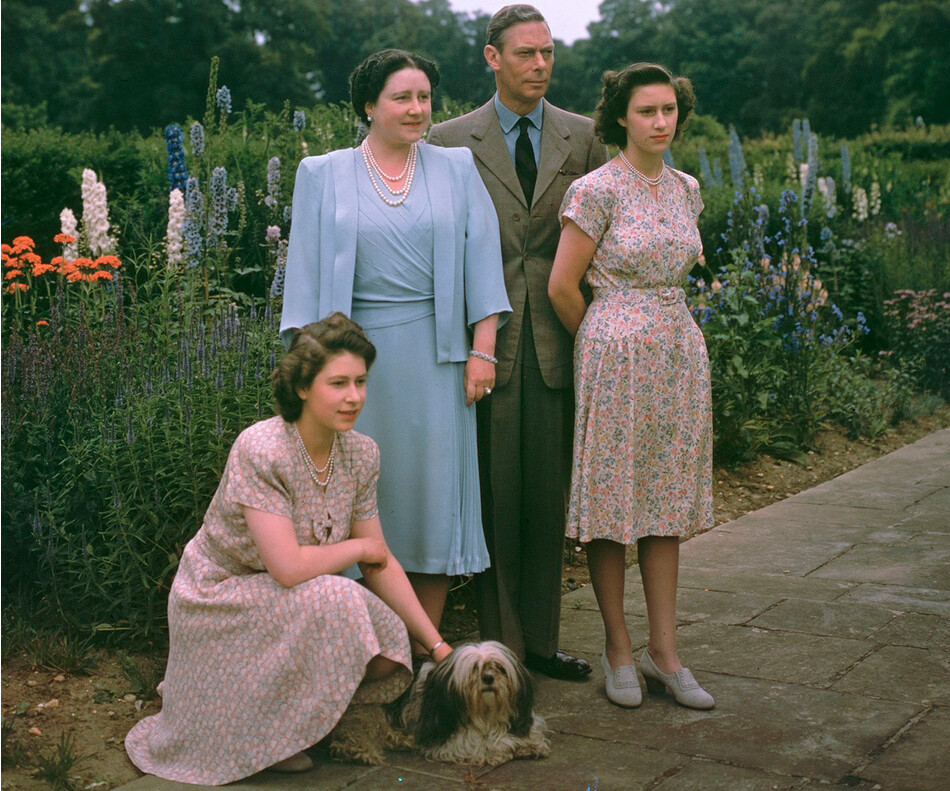 Георг VI с королевской семьей в Виндзорском замке, 8 июля 1946&nbsp;года&nbsp;