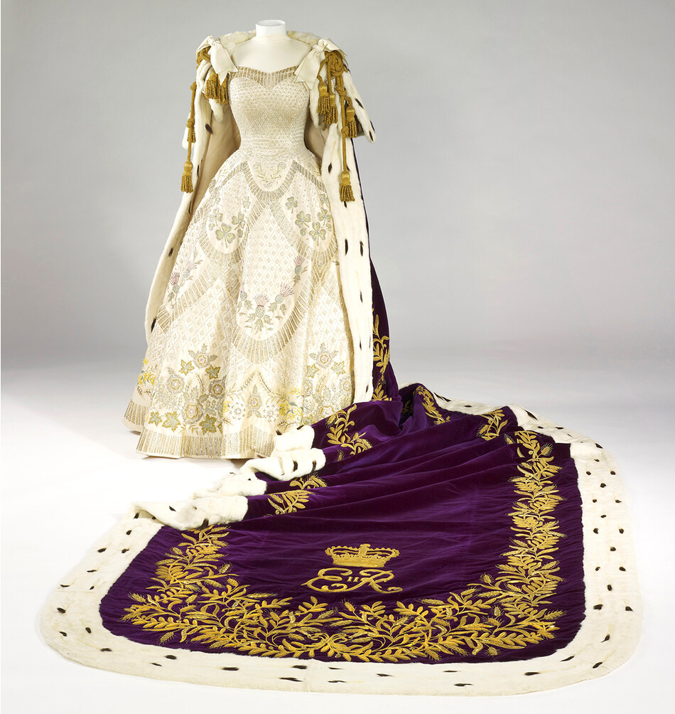 Коронационное платье Ее Величества Королевы Елизаветы II