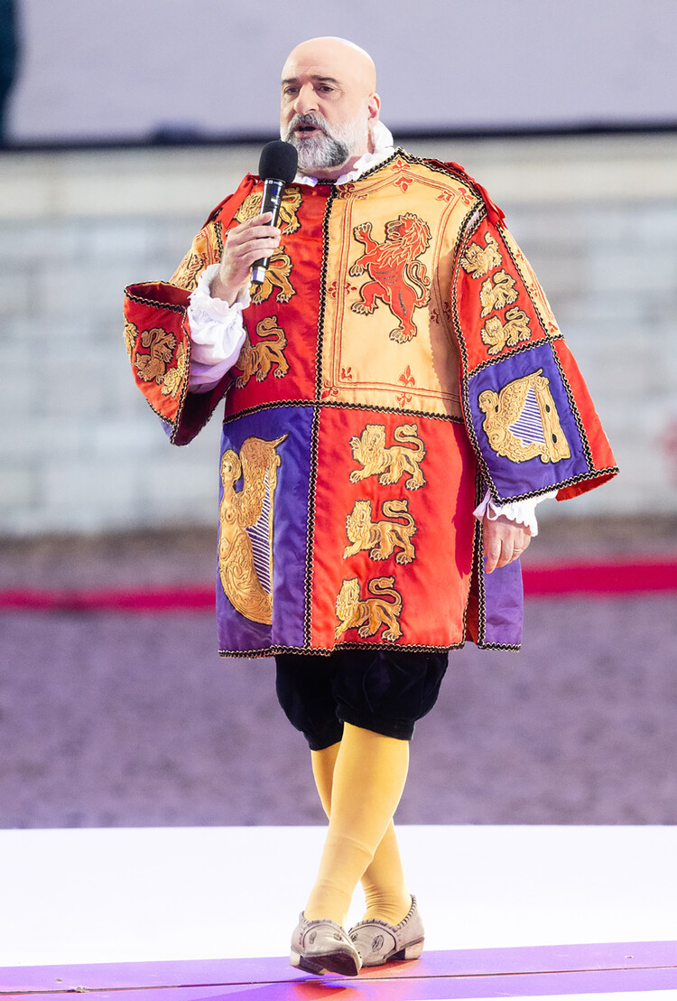 Омид Джалили во время представления &laquo;Галоп по истории&raquo; в рамках официальных празднований платинового юбилея королевы Елизаветы II в Хоум-парке 15 мая 2022 года в Виндзоре, Англия