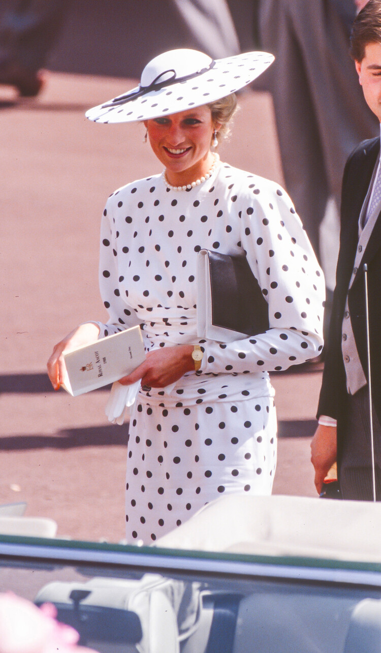 Принцесса Диана прибывает на королевские скачки Royal Ascot, 15 июня 1988 года в Аскоте, Великобритания