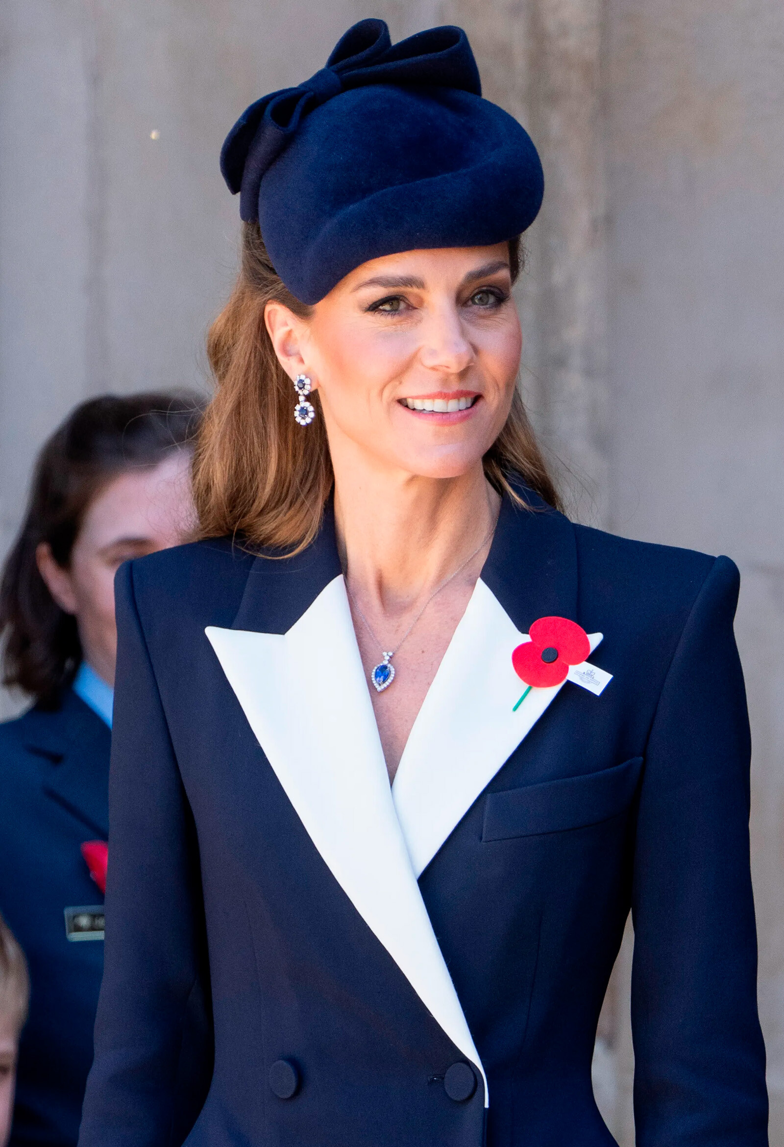 Редкие украшения и сдержанная элегантность: оцениваем образ Кейт Миддлтон на Дне АНЗАК