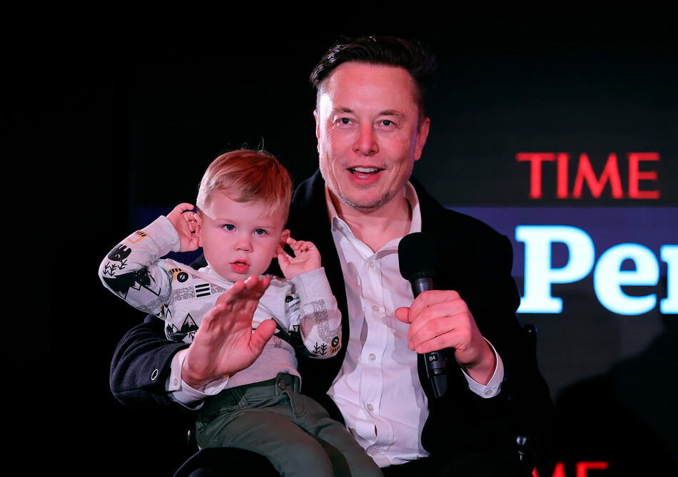 Илон Маск поделился редкими фотографиями своего сына во время посещения офиса Twitter