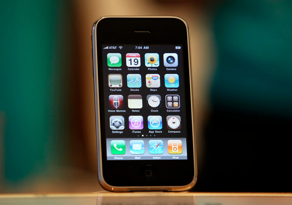 iPhone первого поколения продали за $40 000